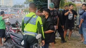 Nekat Lawan Arus Remaja BMW Tabrak Kakek